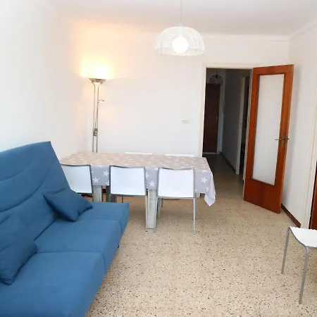 Apartament Front De 10 Roses