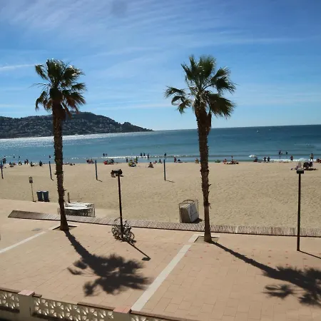 Apartament Front De 10